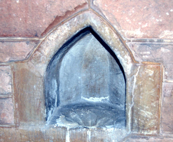 Piscina in the south wall of the Lady Chapel May 2010